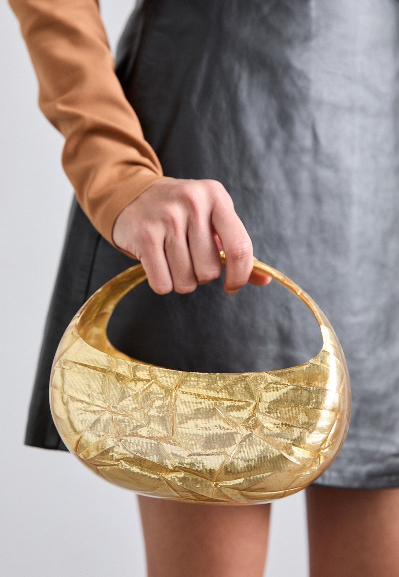 Cult Gaia AIKO TOP HANDLE - Kabelka - gold-coloured