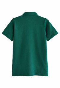 Polo verde realizzato in tessuto di cotone, con colletto classico, maniche corte e orlo dritto senza dettagli aggiuntivi.