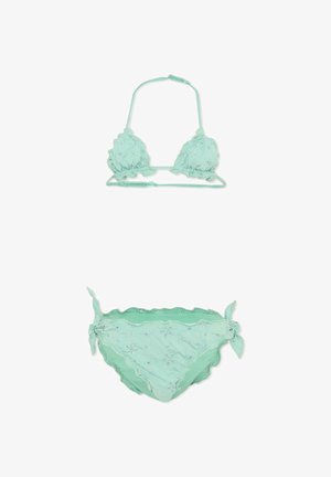 Bikini verde chiaro con ricamo floreale, top a triangolo con spalline allacciate al collo e slip con laccetti laterali e bordi smerlati.