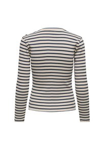 Gestreepte langetermijn top in crème en marineblauw. Heeft een geribbeld textuur en een ronde halslijn met knoopaccenten op de schouder.