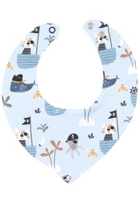 Bawełniany śliniak o jasnoniebieskim tle z motywami piratów zwierzęcych, łodzi i morskiego życia. Zapięcie na napy u góry ułatwiające zakładanie.