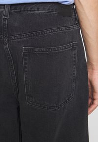 Weekday GALAXY LOOSE STRAIGHT - Calças de ganga folgadas - washed black