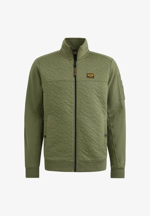 Olivově zelená prošívaná bunda s vyvýšeným límcem, zipovým zapínáním, žebrovanými manžetami a bočními kapsami. Obsahuje nášivku na prsou a texturovanou látku.