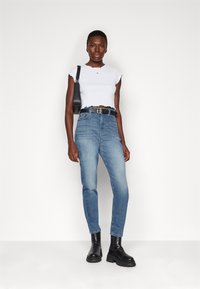 Tommy Jeans SMOCK - Paprasti marškinėliai - white