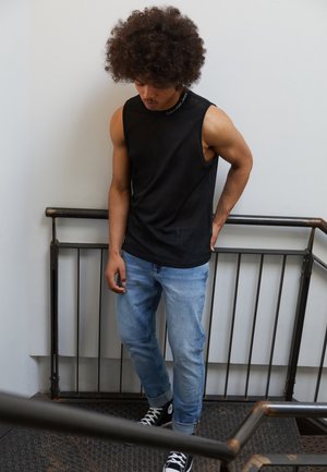 Toppi - black