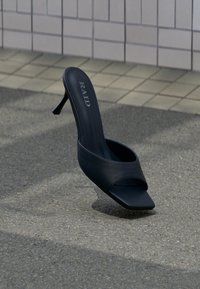 Επιλέχθηκε, black