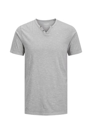 Grå t-shirt med kort ärm i mjukt tyg, har en v-ringning med två knappar och en subtil melerad textur.