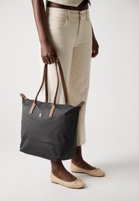 Tommy Hilfiger POPETTE - Velká kabelka - black