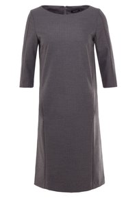 Robe grise jusqu'aux genoux avec un col rond et des manches trois-quarts. Tissu texturé avec un motif subtil. Fermeture zippée au dos.