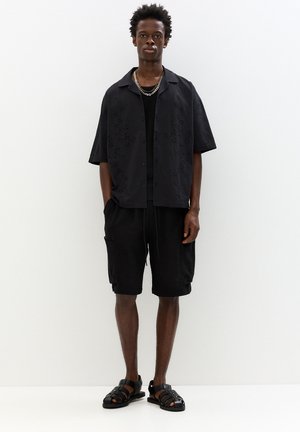 PULL&BEAR WITH EMBROIDERED FLOWERS - Košile - black