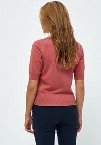 Minus MIMILLA V- NECK KNIT TEE 1 - T-shirt basic - dusty cedar red melange