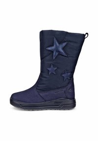 Marinblå vattentät stövel med en strukturerad ovandel, prydd med tre tygstjärnor i olika storlekar. Robust svart gummisula för bra grepp.