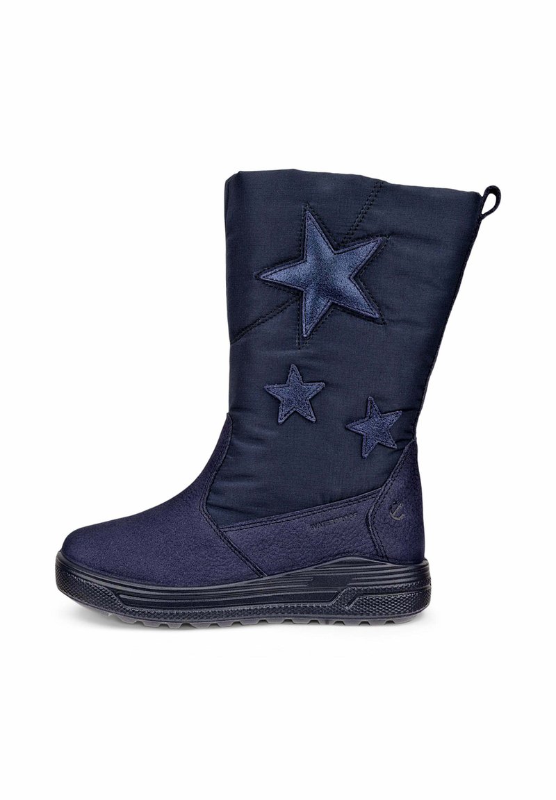 Marinblå vattentät stövel med en strukturerad ovandel, prydd med tre tygstjärnor i olika storlekar. Robust svart gummisula för bra grepp.
