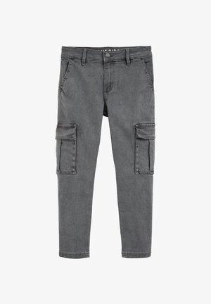 Szare spodnie cargo wykonane z miękkiej bawełny, z dwoma kieszeniami bocznymi, prostym krojem nogawek i zapięciem na guzik w talii.