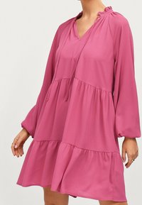Ellos Collection Robe de jour - light red