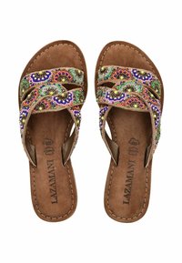 Hnědé skluzné sandály s korálkovým vícebarevným designem popruhu s květinovými vzory a texturovanou stélkou. Branding viditelný na stélce.