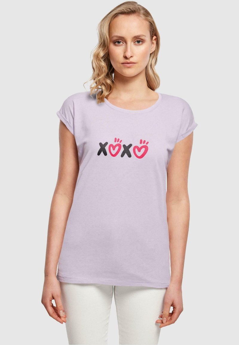 Merchcode VALENTINES DAY - XOXO EXTENDED SHOULDER - T-shirts med print - lilac