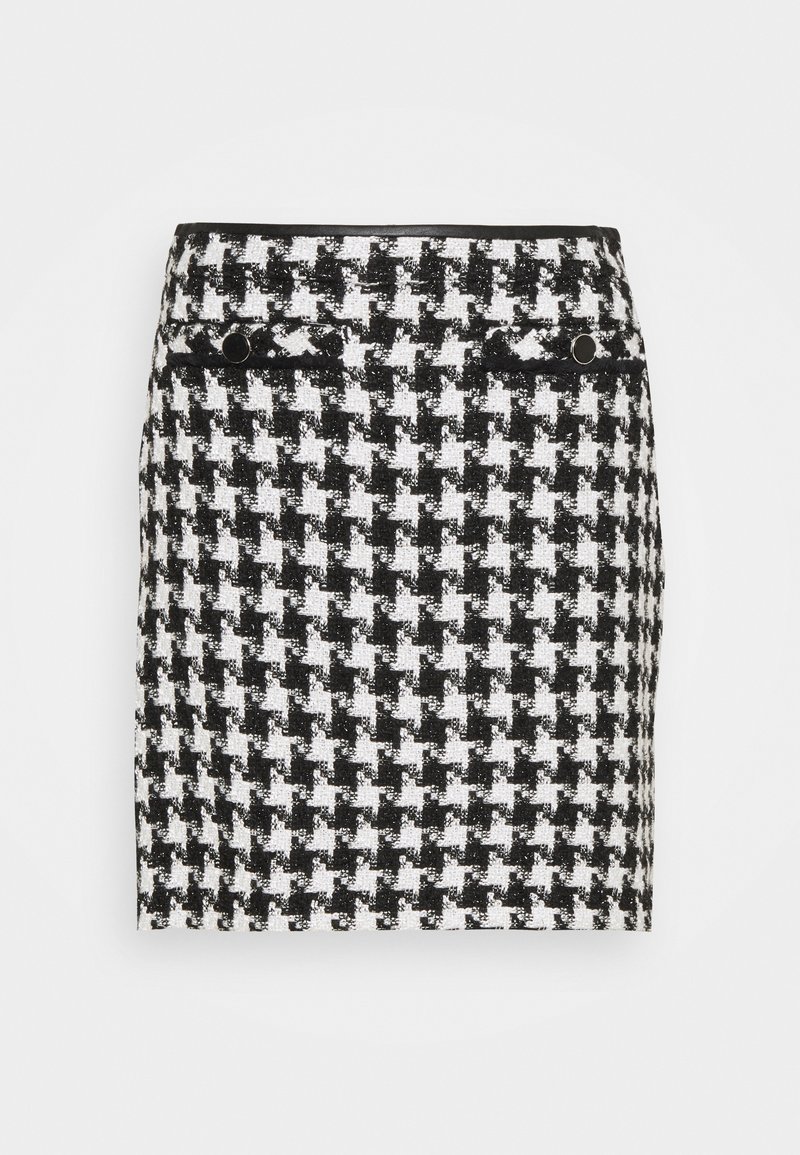 Mini-jupe à motif pied-de-poule noir et blanc avec deux poches avant à rabat boutonnées et une ceinture avec bordure noire.