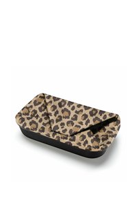 Bandeja de tela con estampado de leopardo y base negra, que presenta un borde doblado y una textura suave, ideal para organizar objetos pequeños.