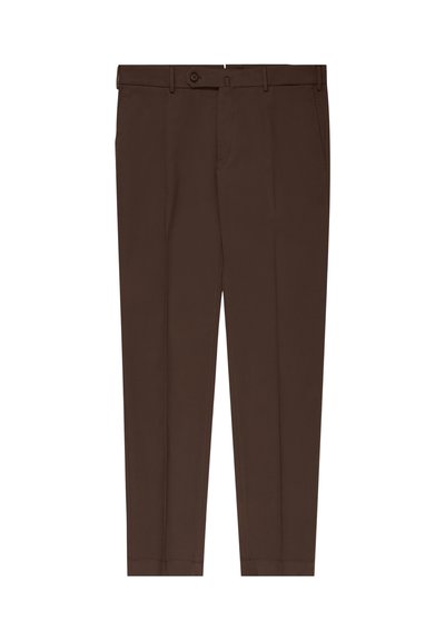 Pantalon de costume marron sur mesure avec poches latérales, passants de ceinture, fermeture avant par bouton et zip, présenté sur un fond blanc.