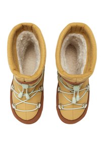 Gelbe Stiefel bis zur Mitte der Wade mit einer weichen, beigen Fleece-Fütterung, beigem Obermaterial, braunen Gummisohlen und einem hellgrünen Schnürsystem.