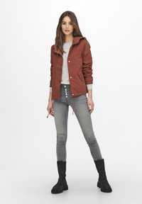 JDY JDYNEWHAZEL SHINE JACKET - Summer jacket - metallic red
