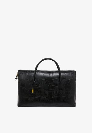 Bolso de cuero negro con estampado de cocodrilo, de forma estructurada, con asas dobles y un acento de herrajes en tono dorado cerca de la cremallera. Textura suave.