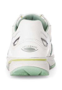 Witte sneaker met een gestructureerde rubberen zool, lichtgroene accenten en meshpanelen. Heeft een ronde hak en branding aan de achterkant.