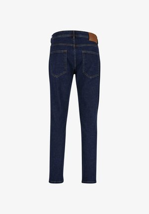 Temno modri kavbojke z gladko teksturo, pet žepnim dizajnom in rjavim usnjenim oznako na zadnjem pasu. Ravnokotna prileganje.