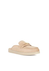 Su ède instapper in lichtbeige, met een ronde neus, bovenste band en een gouden kettingaccent. Platte zool met een minimaal loopvlak.