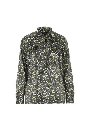 Langarmblouse van zwarte stof met een groen en wit abstract patroon, met een hoge kraag en een strikdetail bij de hals.