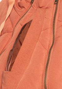 MAMALICIOUS Abrigo de invierno - orange