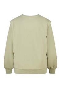 Lichtgroene trui met een gladde textuur, ronde halslijn, doorgezakte schouders en geribbelde manchetten. Geen zichtbare patronen of hardware.