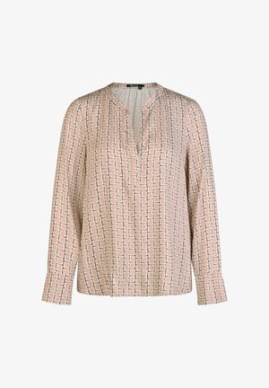 Langärmlige Bluse mit rosa und beigem geometrischem Quadratmuster, V-Ausschnitt mit kurzem Kragen und weiten Manschetten auf weißem Hintergrund.