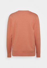 Sudadera, mezcla de algodón, color coral, cuello redondo, mangas largas, puños y dobladillo de canalé, textura suave, diseño liso, sin gráficos.