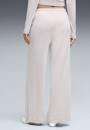 Puma, ESSENTIALS RELAXED HOSE MIT WEITEM BEIN - Træningsbukser - misty pink heather