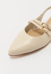 Marco Tozzi Balerínky na šnúrky - cream