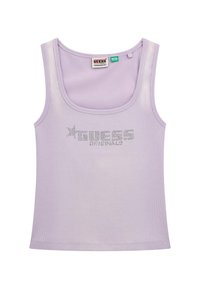 Top a costine lavanda con scollatura ampia e forma aderente. Presenta un testo tempestato di strass che dice "GUESS ORIGINAL" sul davanti.