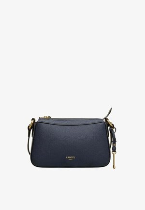 Sac bandoulière Lancel Paris en cuir texturé bleu marine avec fermeture éclair dorée, logo, et sangle amovible avec ferrures dorées.