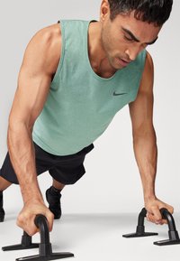 Nike Performance HYVERSE TANK - Viršus - bicoastal/black