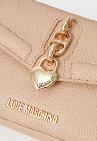 Love Moschino CHAIN DETAIL - Borsa a mano - crema
