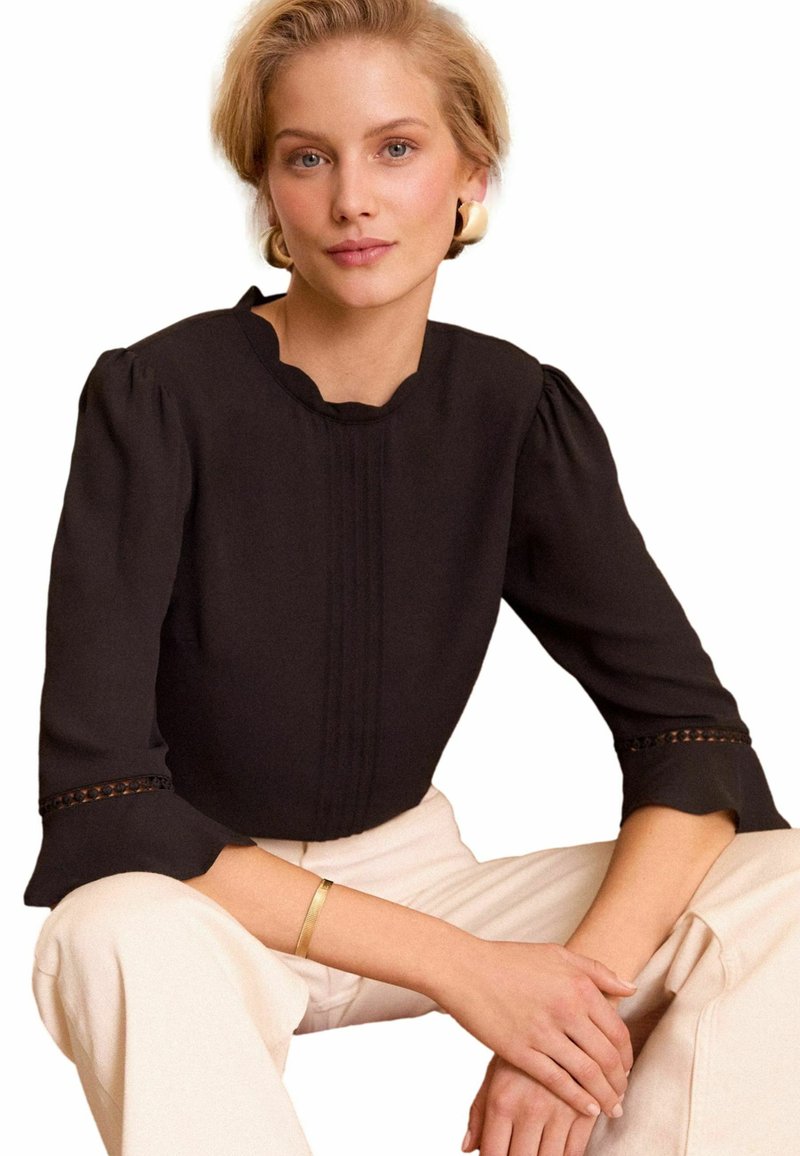 Love & Roses SCALLOP PINTUCK FLUTE SLEEVE  - REGULAR FIT - Camicetta - black