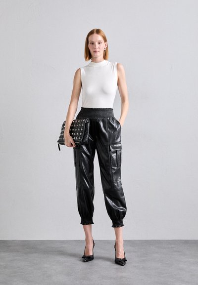 Cinq à Sept JENNING PANTS - Cargohose - black