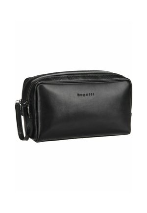 Trousse de toilette en cuir noir avec une forme rectangulaire, fermeture à glissière sur le dessus et une poignée latérale. Texture lisse et détail de marque minimal.