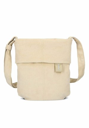 Bolso bandolera de pana beige con correa ajustable y solapa superior plegable, que cuenta con una pequeña etiqueta de tela en el frente.