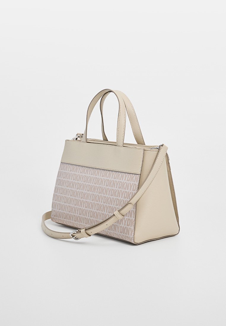 Beige strukturierte Handtasche mit zwei Griffen und einem abnehmbaren Schulterriemen, mit einer gemusterten Vorderfläche und glattem Rücken. Mit Reißverschlussverschluss.