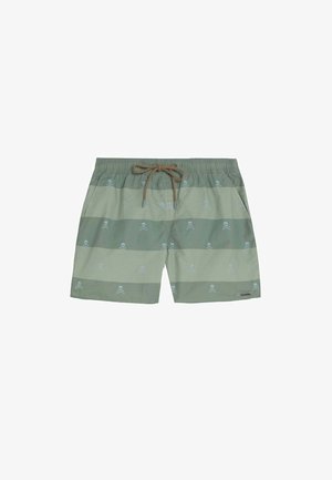 Bañador corto a rayas verdes y verde claro con pequeños dibujos de calaveras y tibias cruzadas y cintura con cordón marrón.