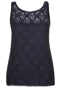 Granatowa koronkowa bluzka na ramiączkach z kwiatowym wzorem, wykończona falbaną w okolicy dekoltu. Lekki materiał, dopasowany krój o gładkiej fakturze.