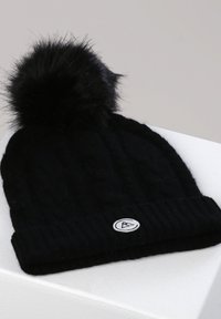 CASH-MERE MIT ZOPFMUSTER UND BOMMEL - Czapka