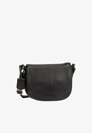 Zwarte getextureerde leren schoudertas met een gebogen klep en verstelbare band met een klein geperst label vlak bij de gesp.